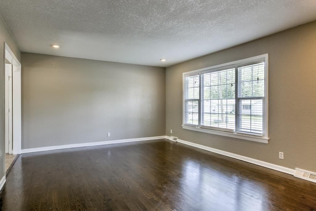 12406 W 61st Street — photo 6