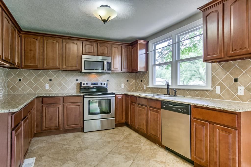 12406 W 61st Street — photo 10