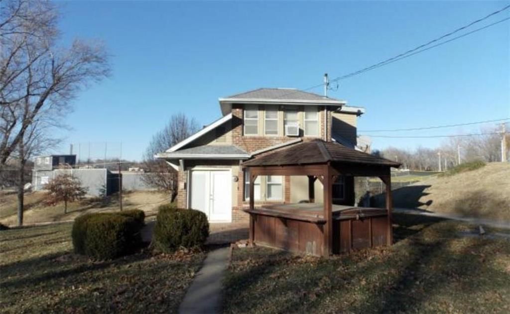 208 E Mound Street — photo 17