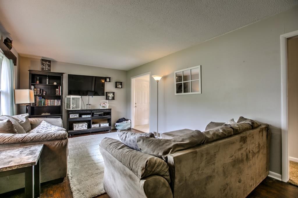 615 NW CENTRAL Street — photo 3