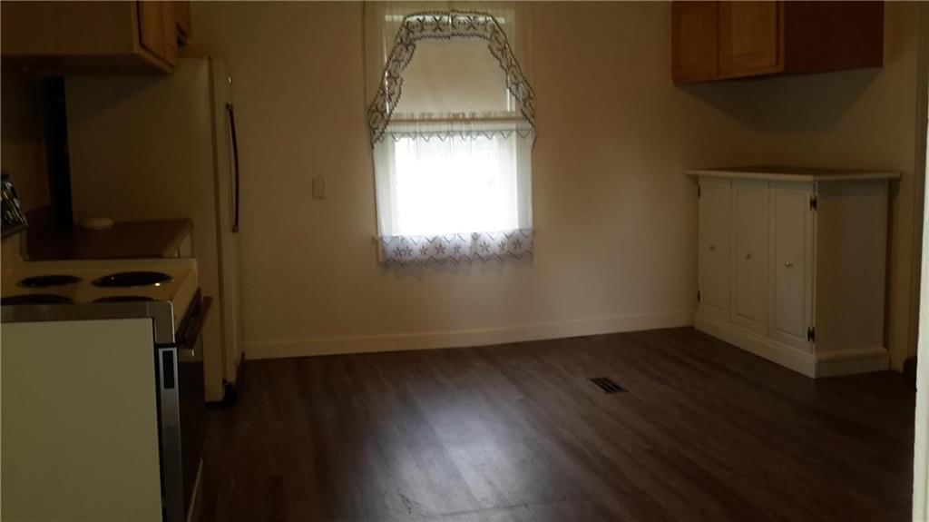301 S CEDAR Street — photo 9