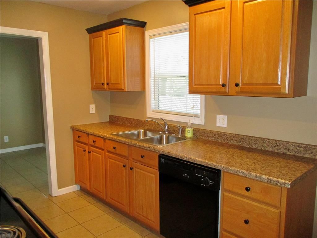 811 W 89th Street — photo 18