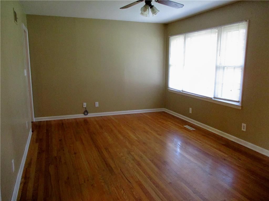 811 W 89th Street — photo 10