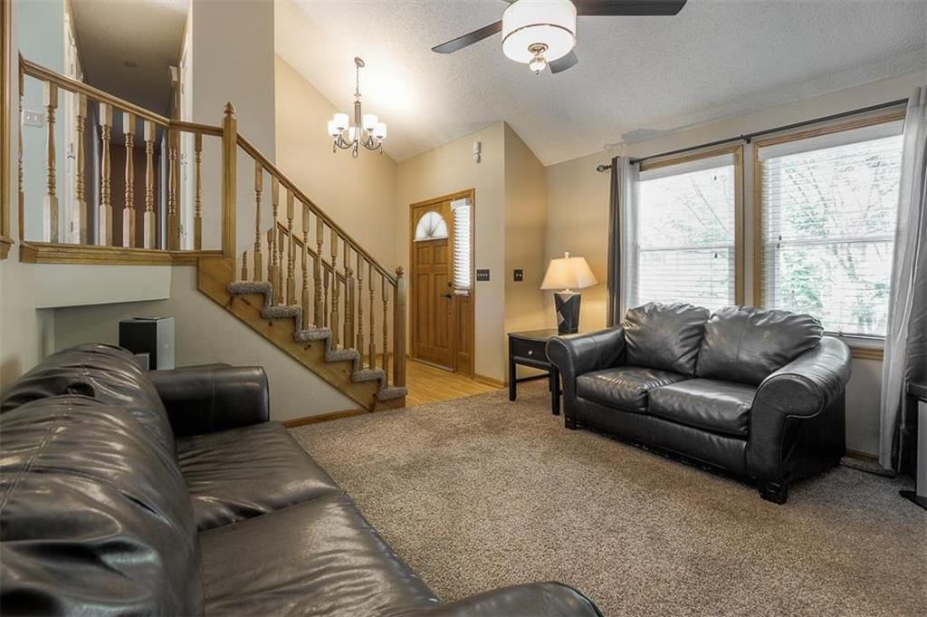 1711 S WHITNEY Drive — photo 2