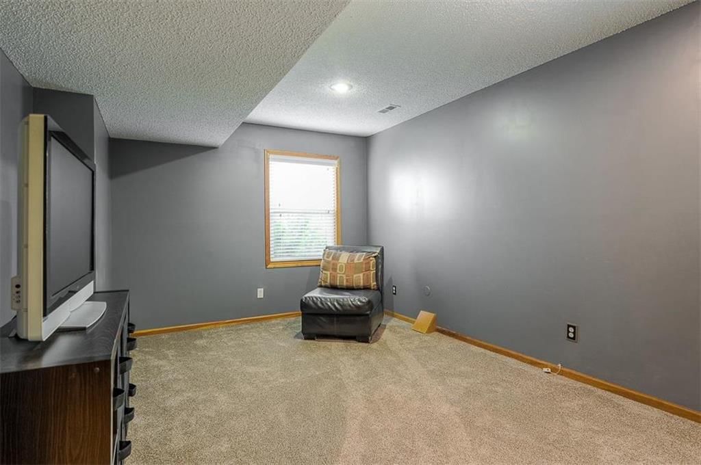 1711 S WHITNEY Drive — photo 19