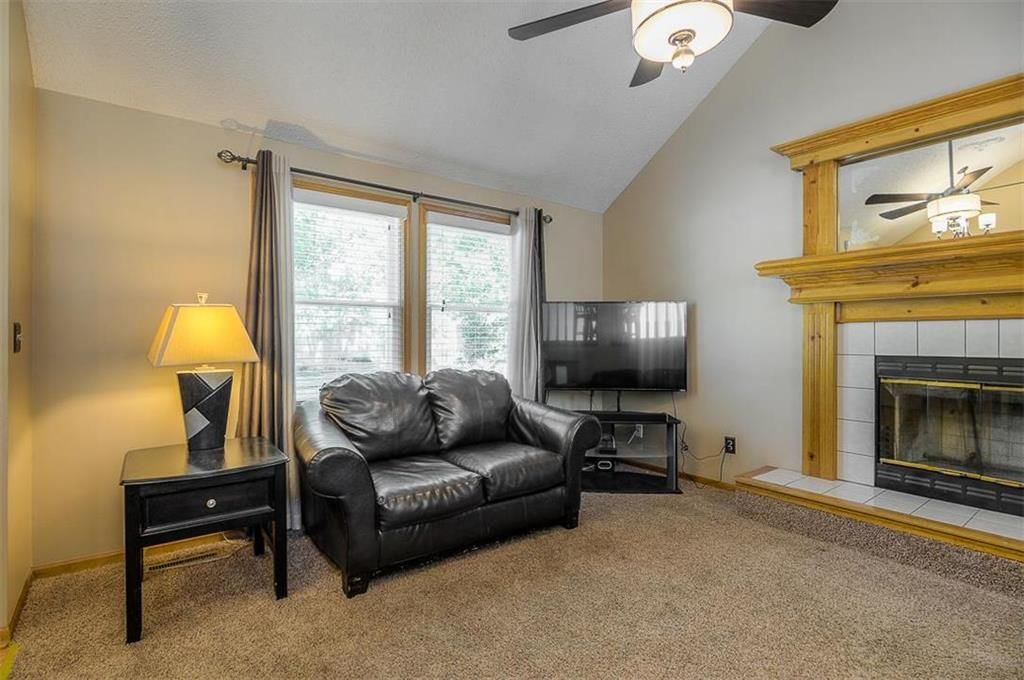 1711 S WHITNEY Drive — photo 4