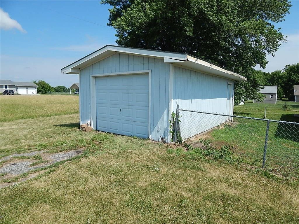 1010 S Oak Street — photo 4