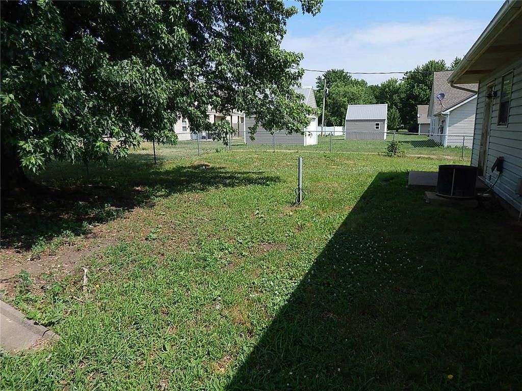 1010 S Oak Street — photo 5