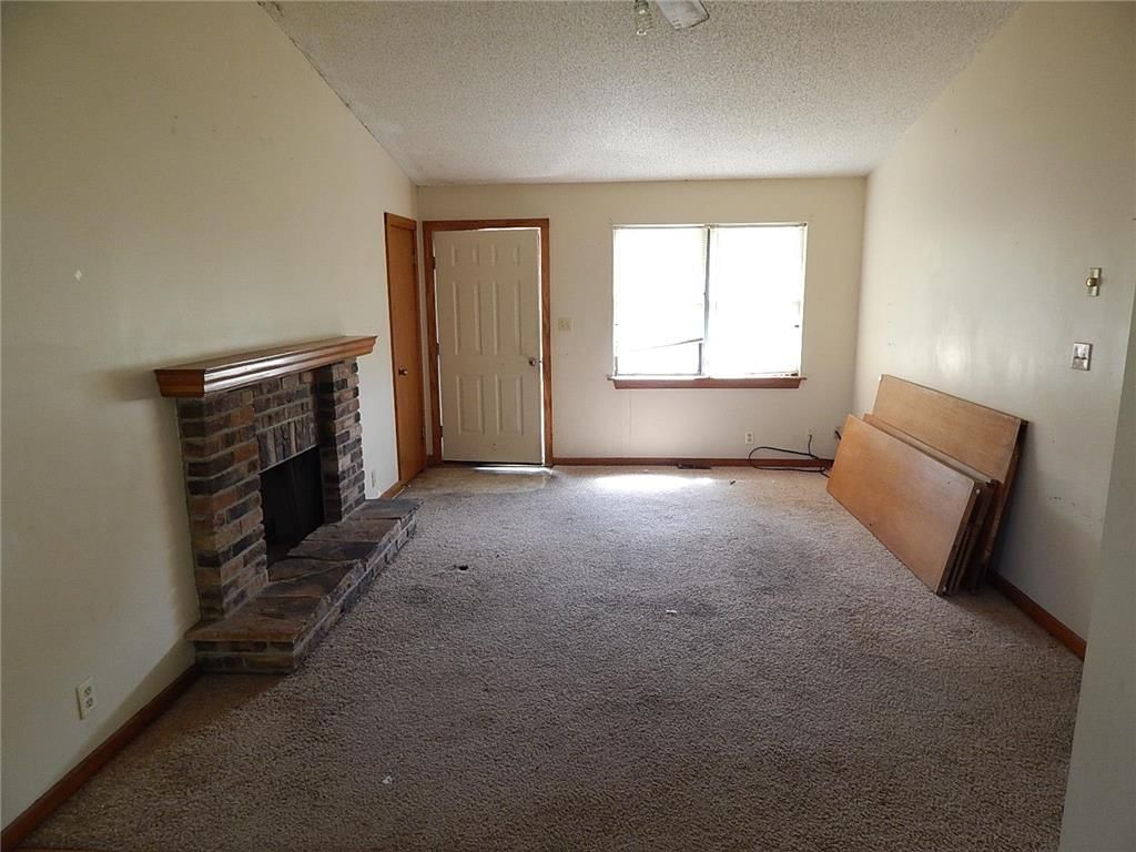1010 S Oak Street — photo 9
