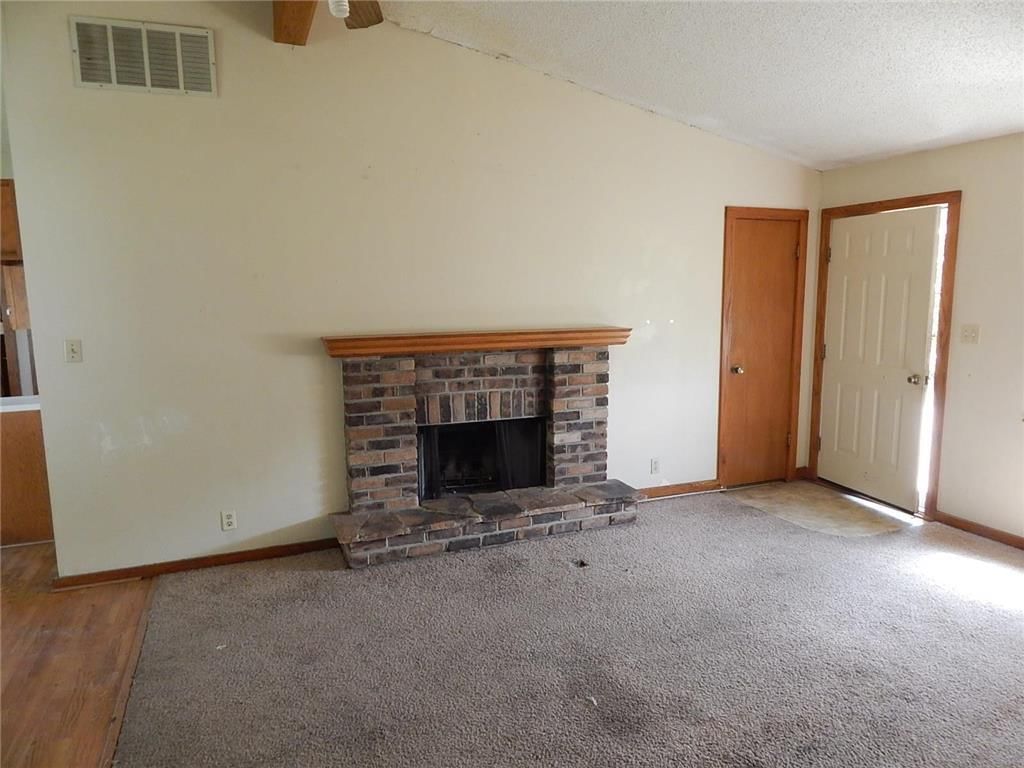 1010 S Oak Street — photo 10
