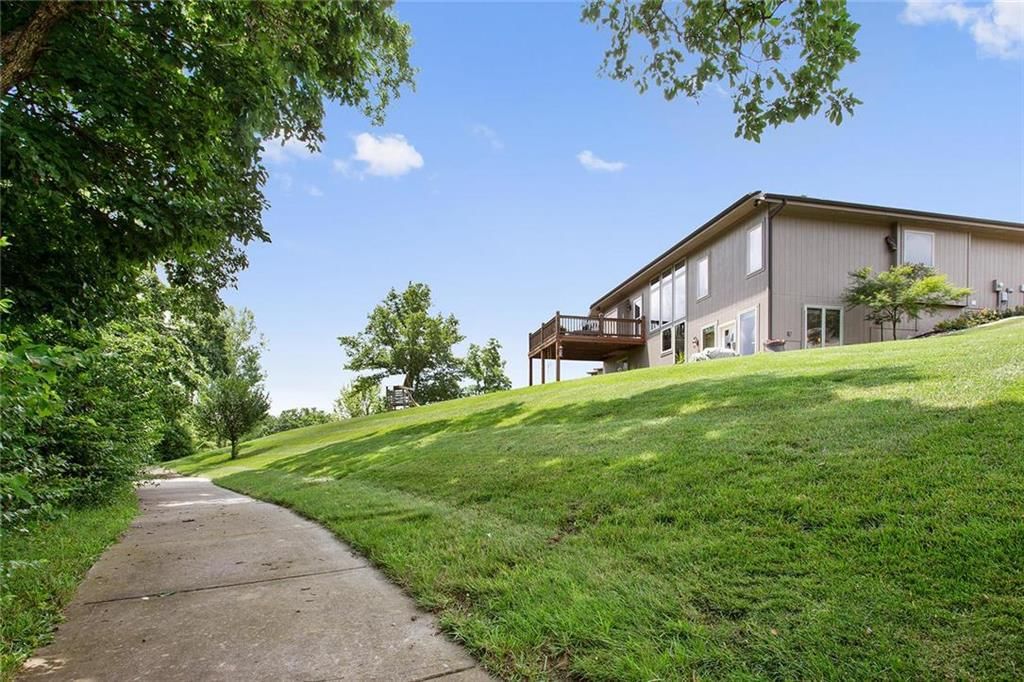 7611 N Cypress Avenue — photo 35