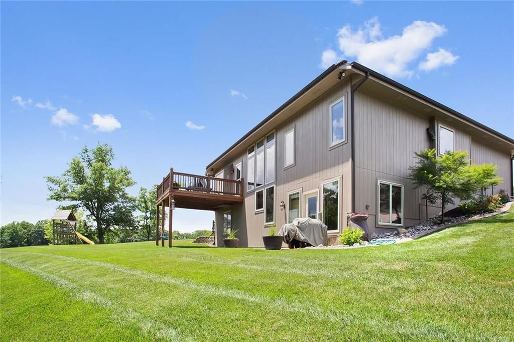 7611 N Cypress Avenue — photo 36