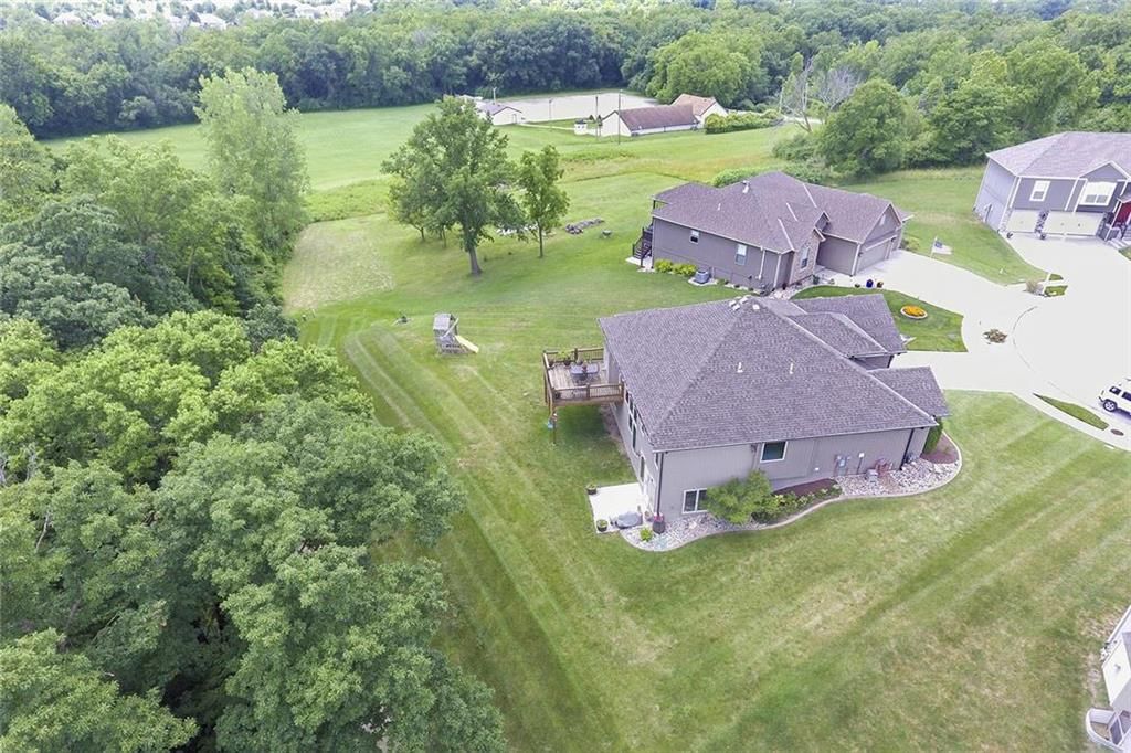 7611 N Cypress Avenue — photo 39