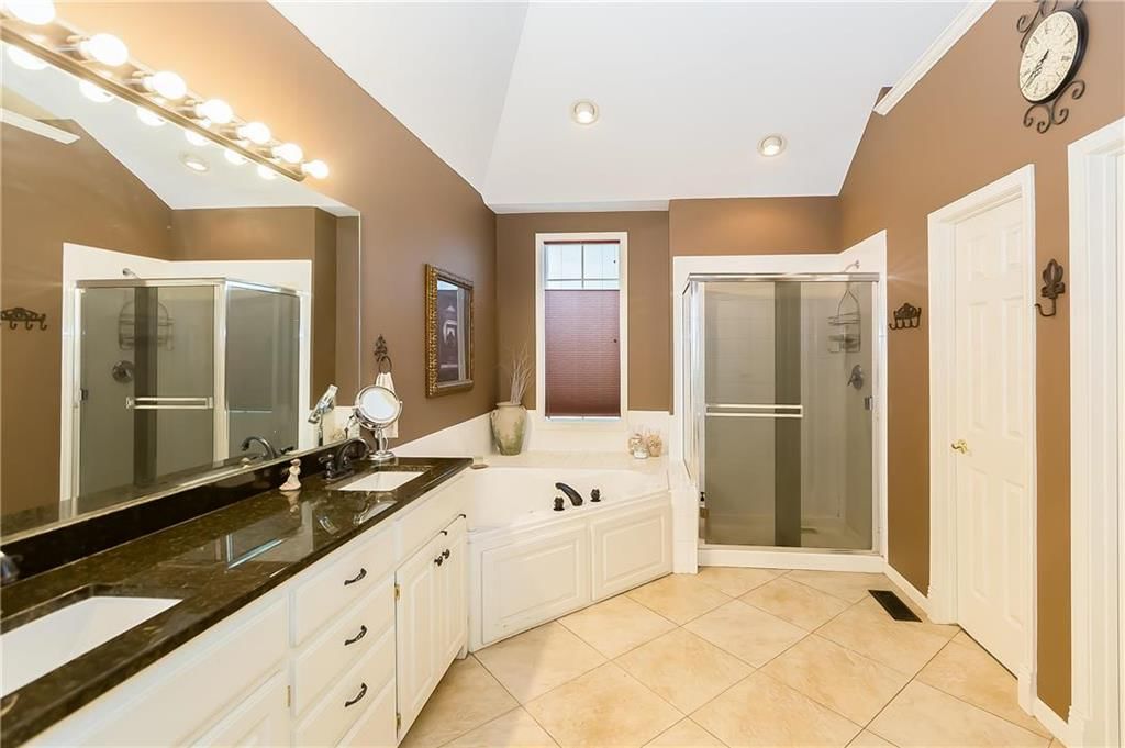 412 NE Oaks Ridge Drive — photo 16