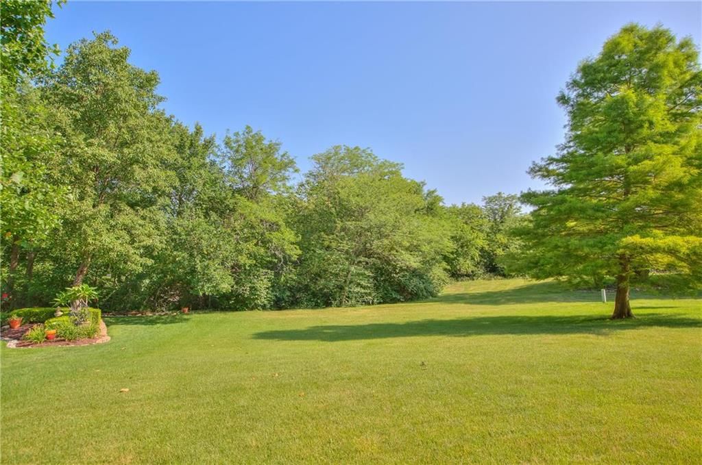 412 NE Oaks Ridge Drive — photo 32