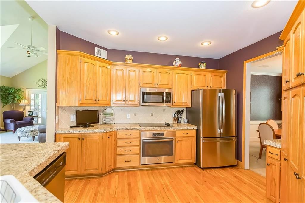 412 NE Oaks Ridge Drive — photo 6
