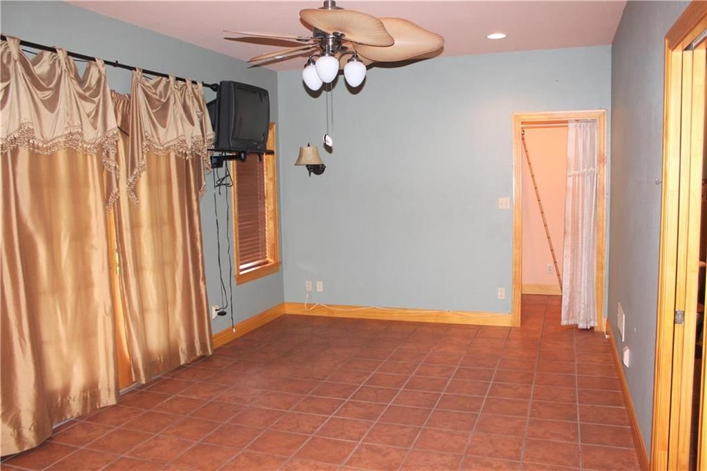 907 S Sloan Street — photo 14