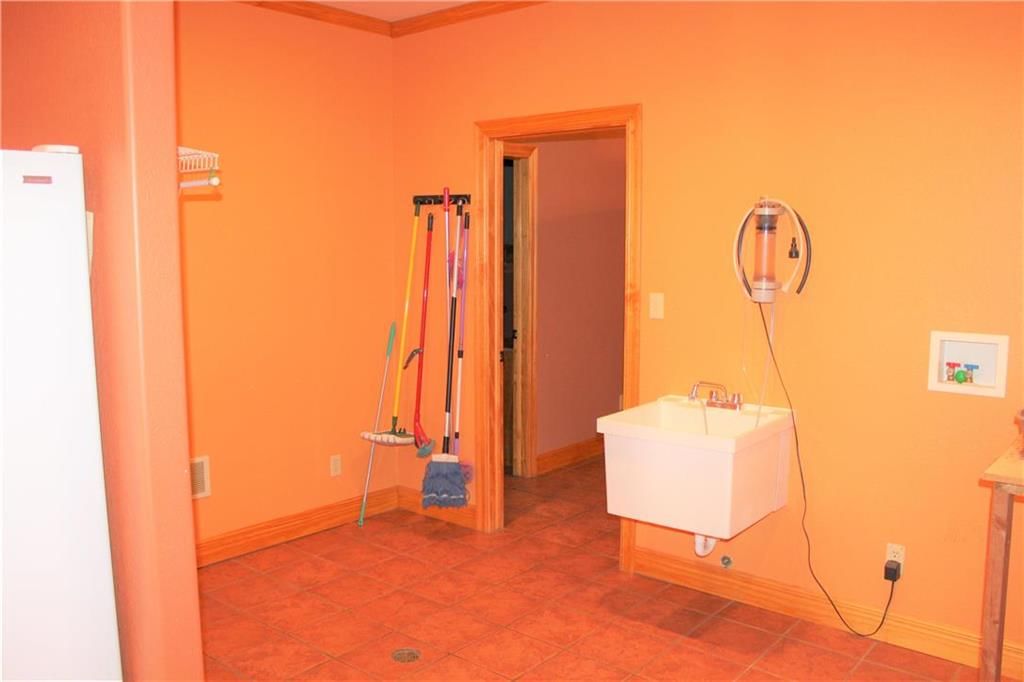 907 S Sloan Street — photo 17