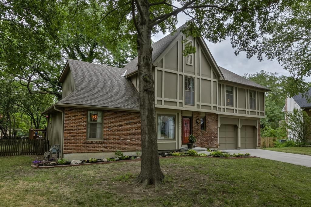 8960 Swarner Drive — photo 2