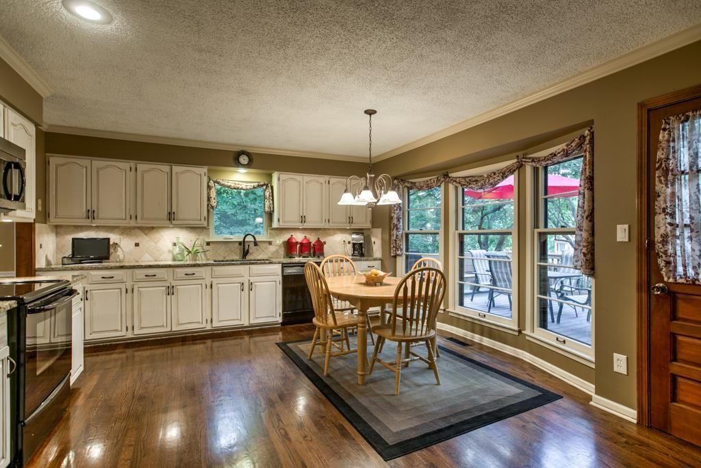 8960 Swarner Drive — photo 9