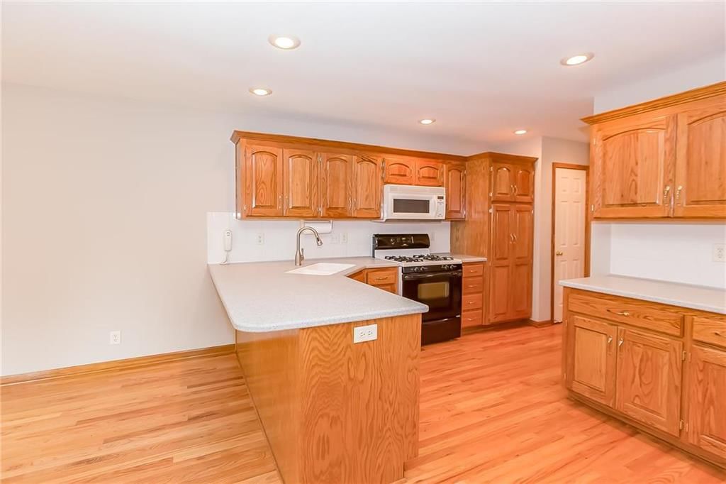 9805 N Hedges Avenue — photo 11