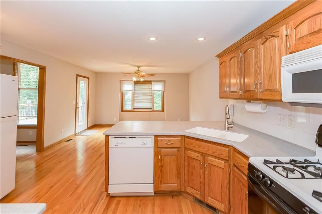 9805 N Hedges Avenue — photo 12