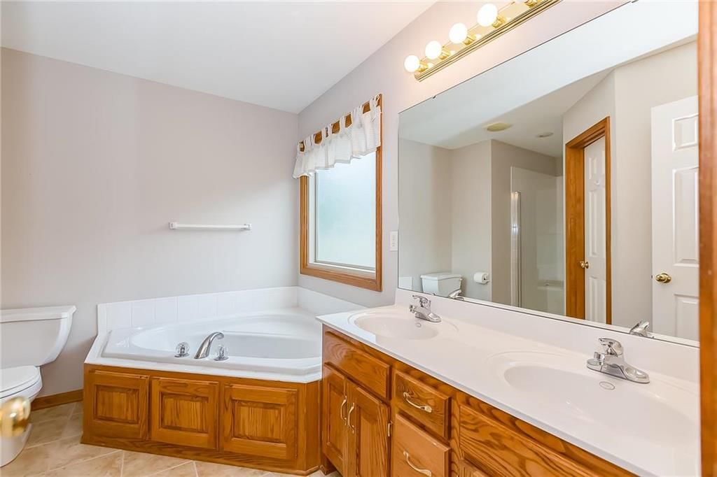9805 N Hedges Avenue — photo 17