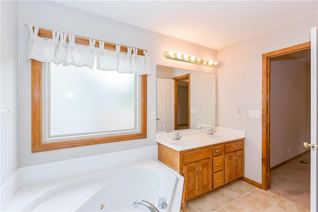 9805 N Hedges Avenue — photo 19