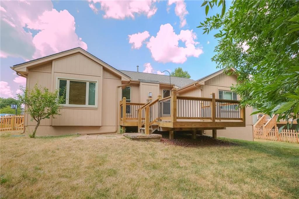 9805 N Hedges Avenue — photo 30