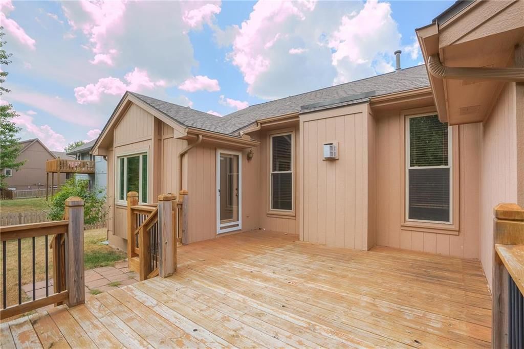 9805 N Hedges Avenue — photo 31