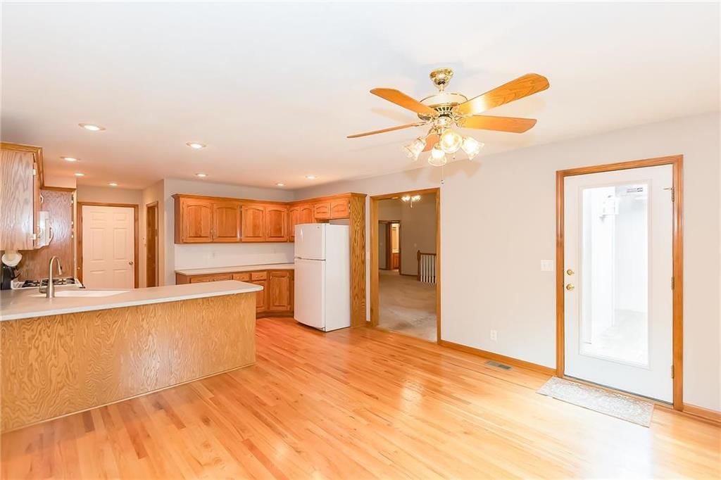 9805 N Hedges Avenue — photo 9