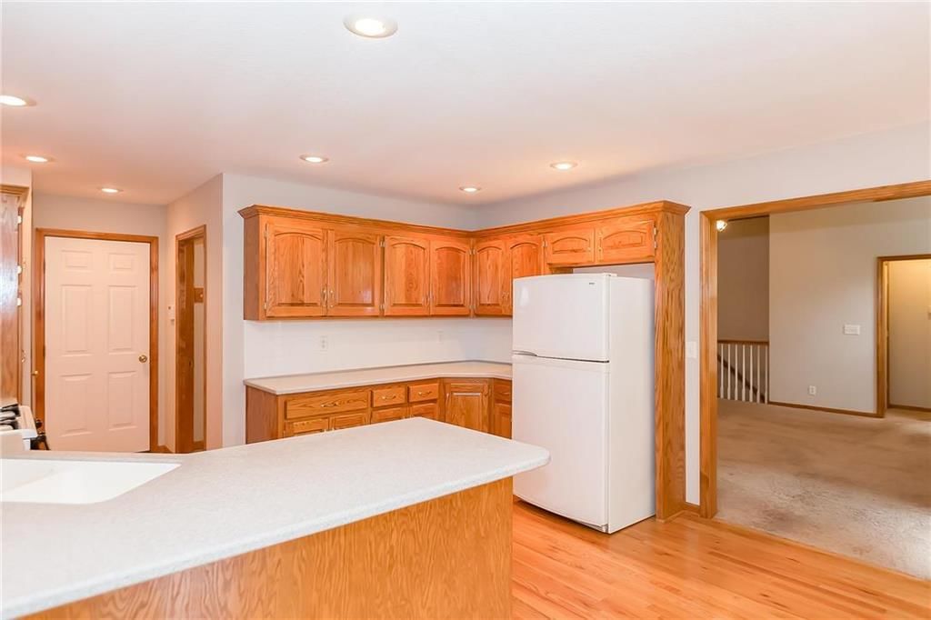 9805 N Hedges Avenue — photo 10