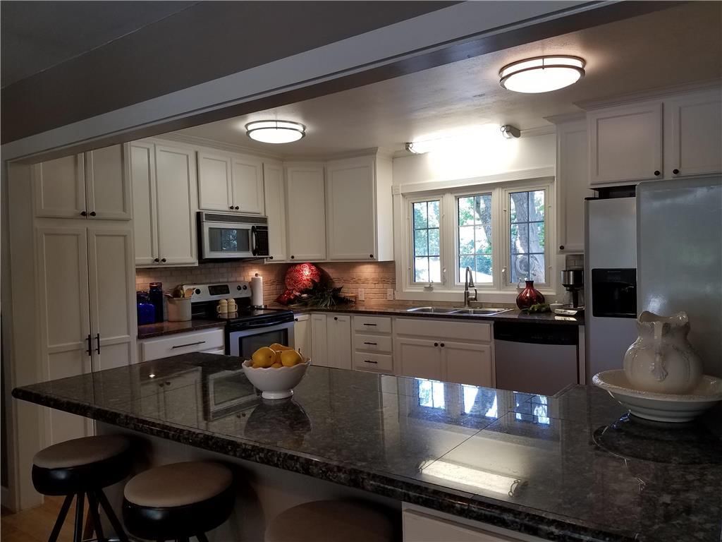 642 E Red Road — photo 2