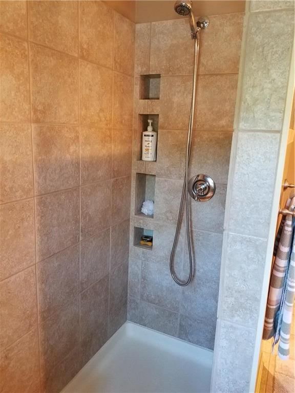 642 E Red Road — photo 20