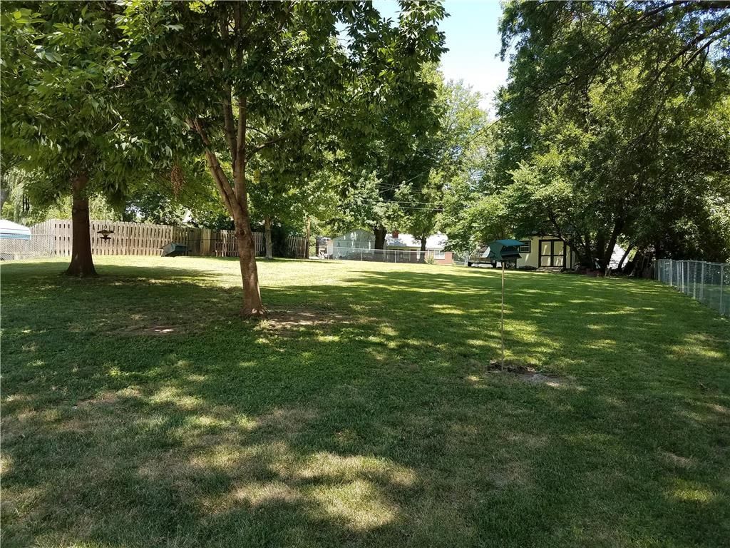 642 E Red Road — photo 24