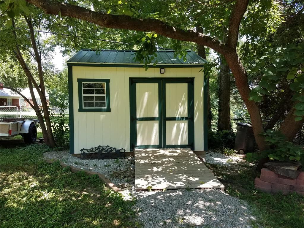 642 E Red Road — photo 26