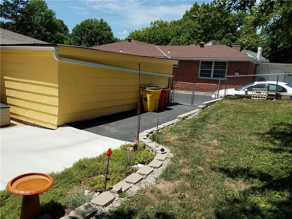 642 E Red Road — photo 27
