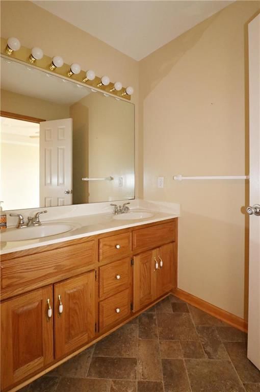 18310 W 160th Terrace — photo 11