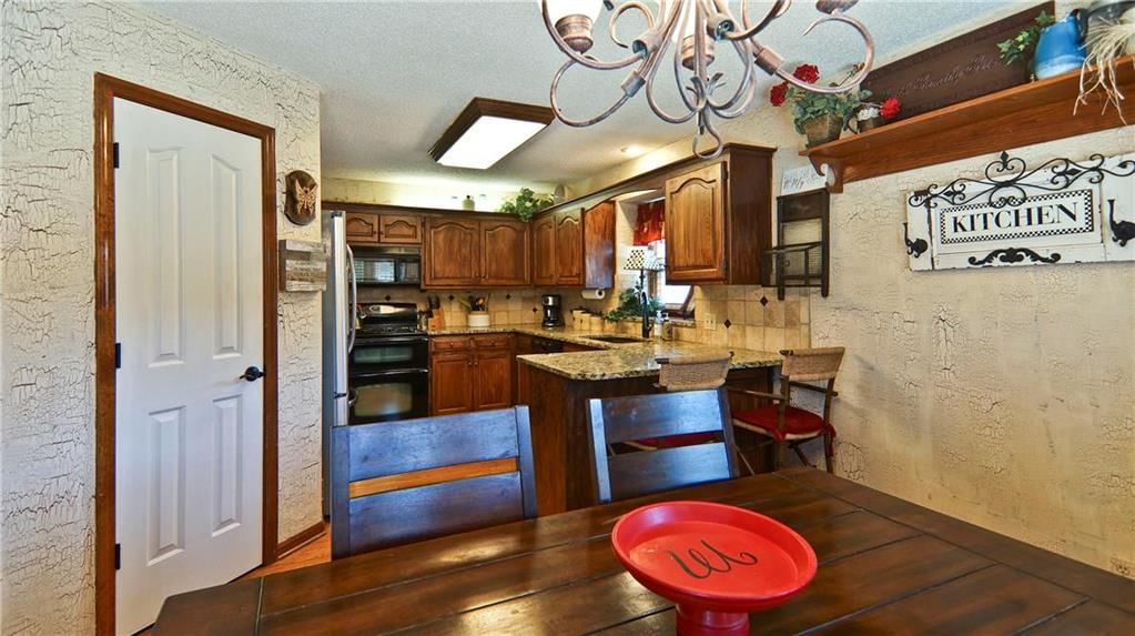 217 NE Bridgeport Court — photo 11