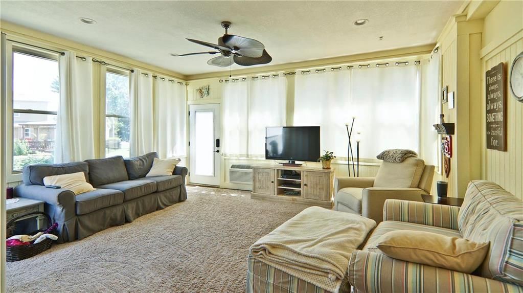 217 NE Bridgeport Court — photo 12