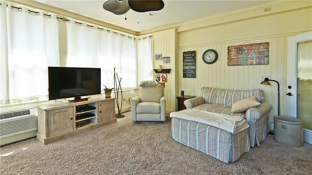 217 NE Bridgeport Court — photo 13