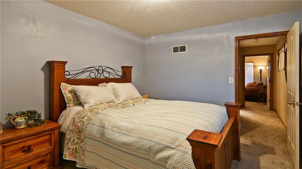 217 NE Bridgeport Court — photo 21