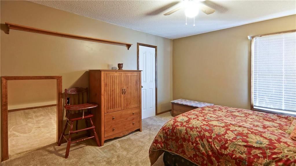 217 NE Bridgeport Court — photo 24