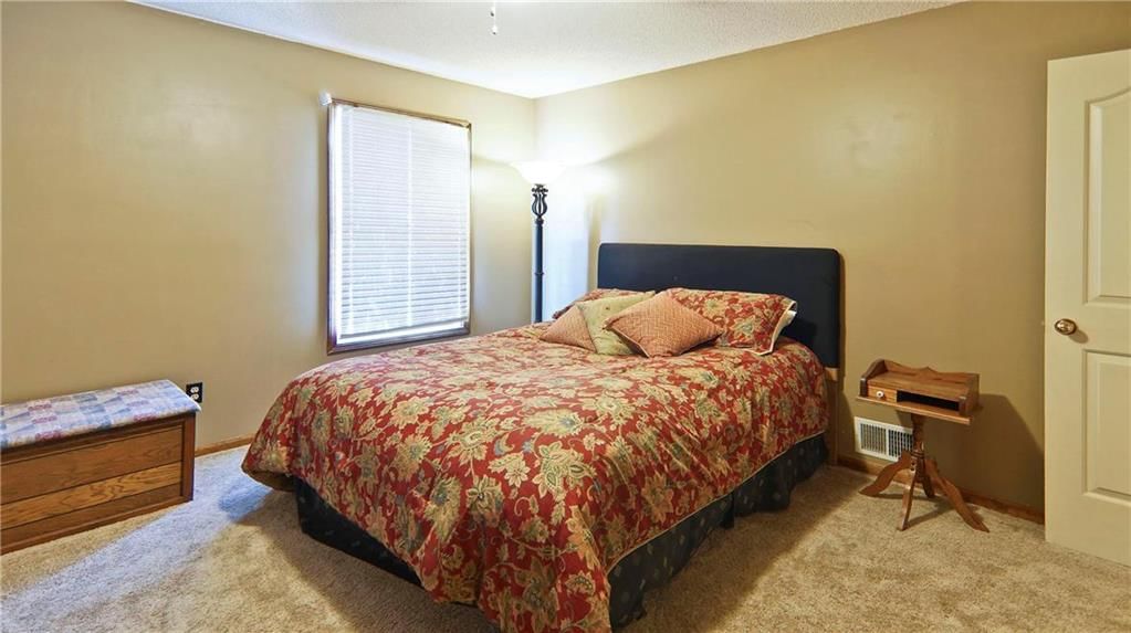 217 NE Bridgeport Court — photo 26