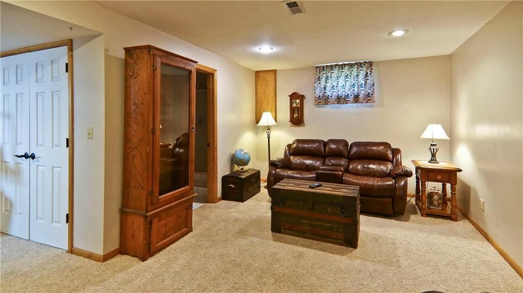 217 NE Bridgeport Court — photo 27