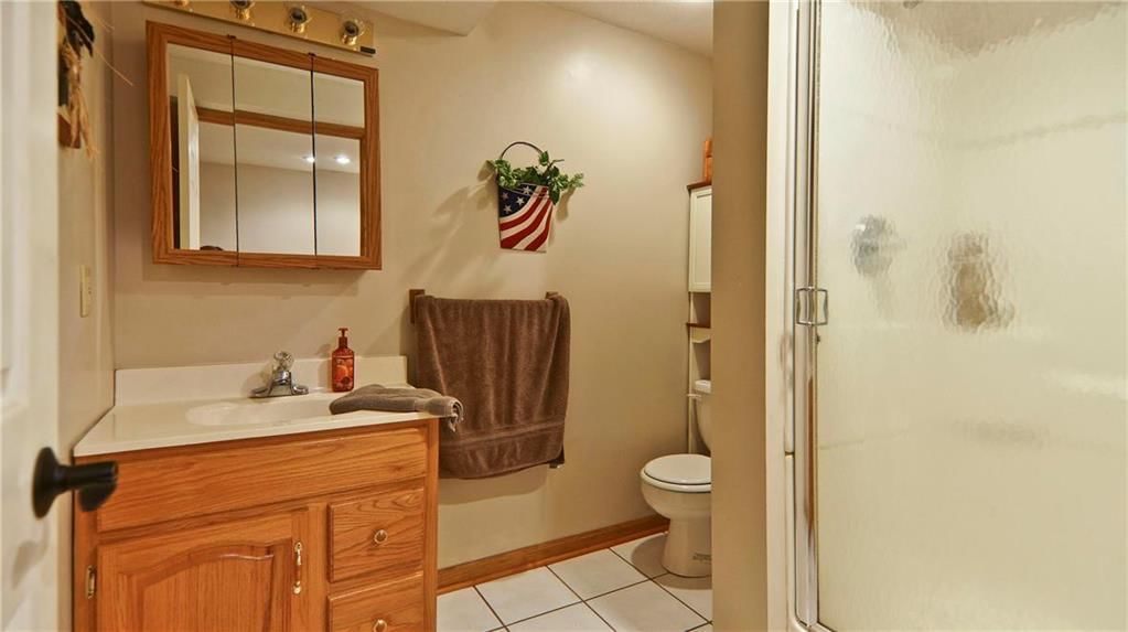 217 NE Bridgeport Court — photo 28