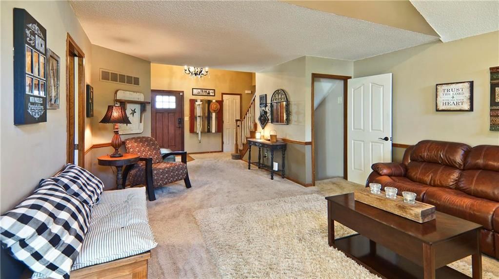 217 NE Bridgeport Court — photo 4