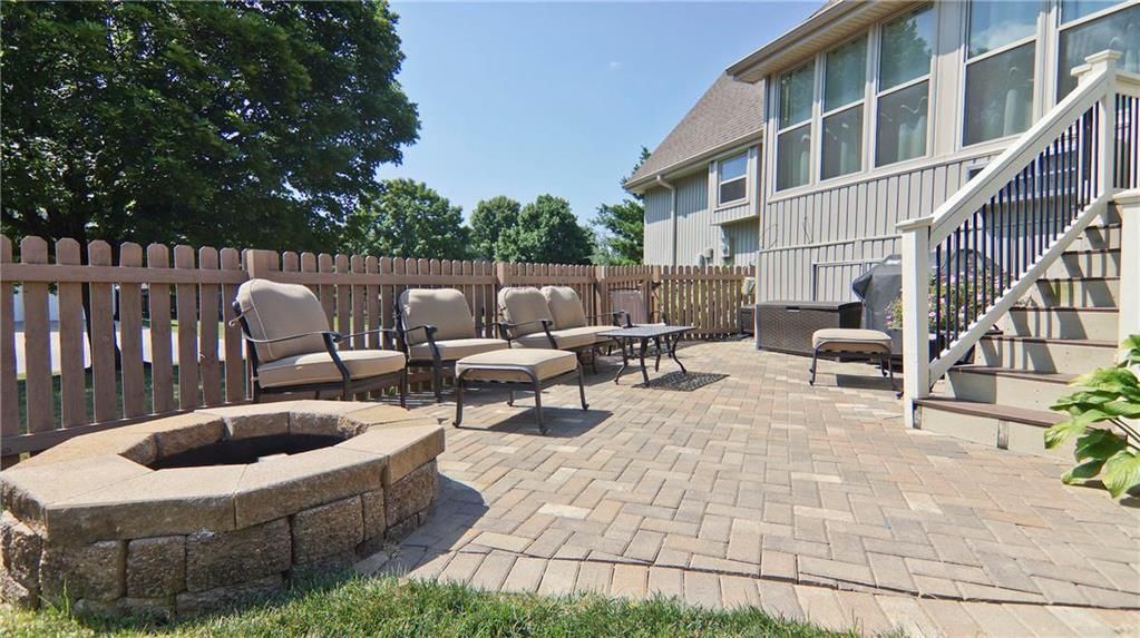 217 NE Bridgeport Court — photo 31