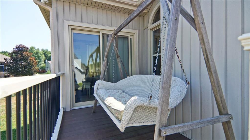 217 NE Bridgeport Court — photo 33
