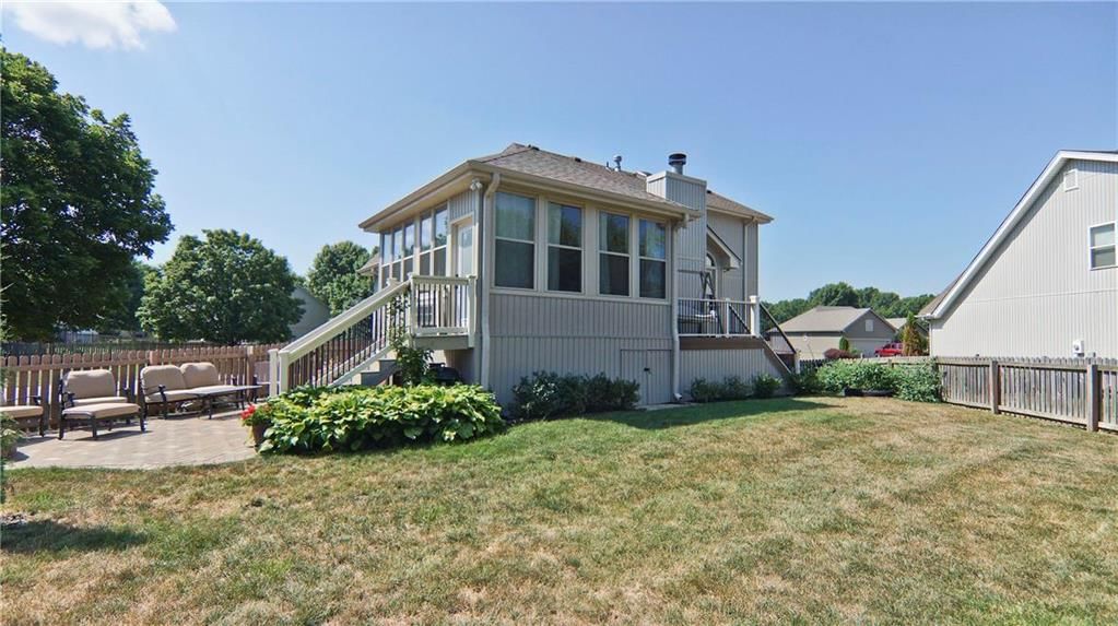 217 NE Bridgeport Court — photo 35